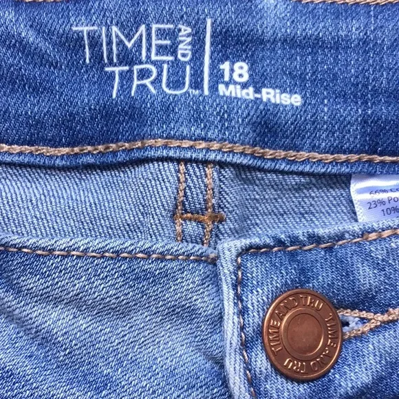 Light wash Denim shorts! Size 18 by Time and Tru - Picture 3 of 7